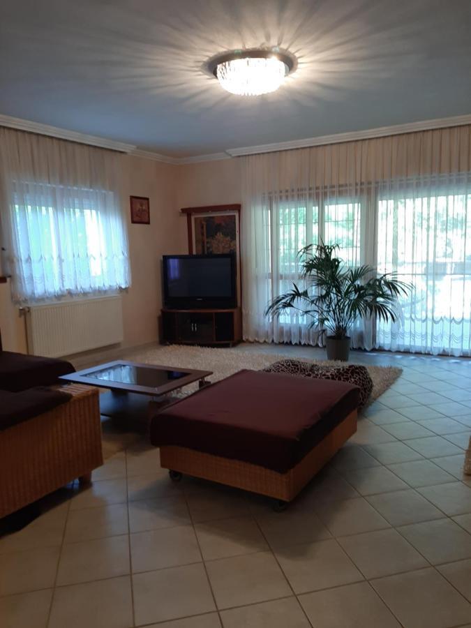 Villa Csilla Elegant House Erd Exterior foto