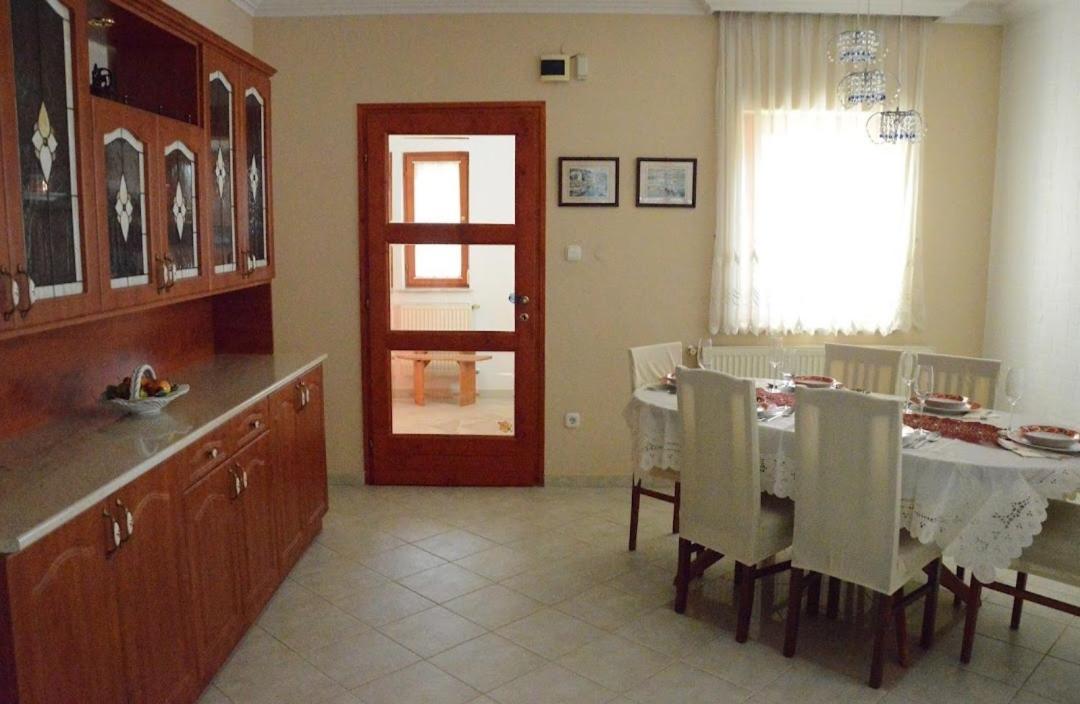 Villa Csilla Elegant House Erd Exterior foto